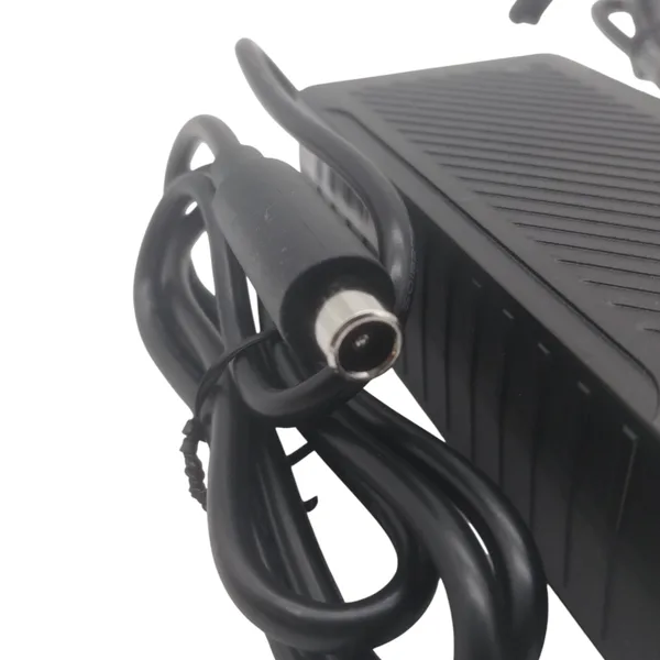 Cargador Monopatín Eléctrico Xiaomi Y Otros 36v / 42v 2 Amp
